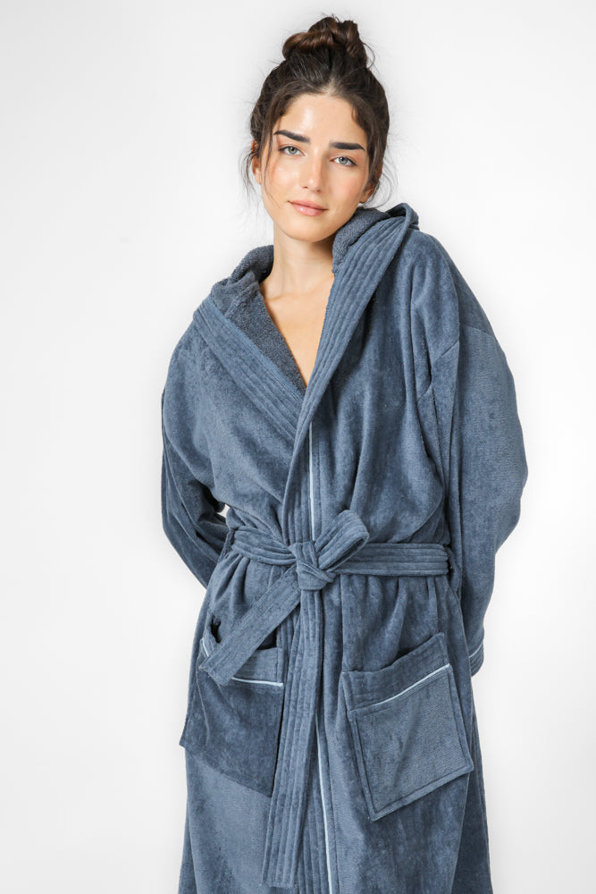 חלוק מגבת עם כובע בצבע כחול