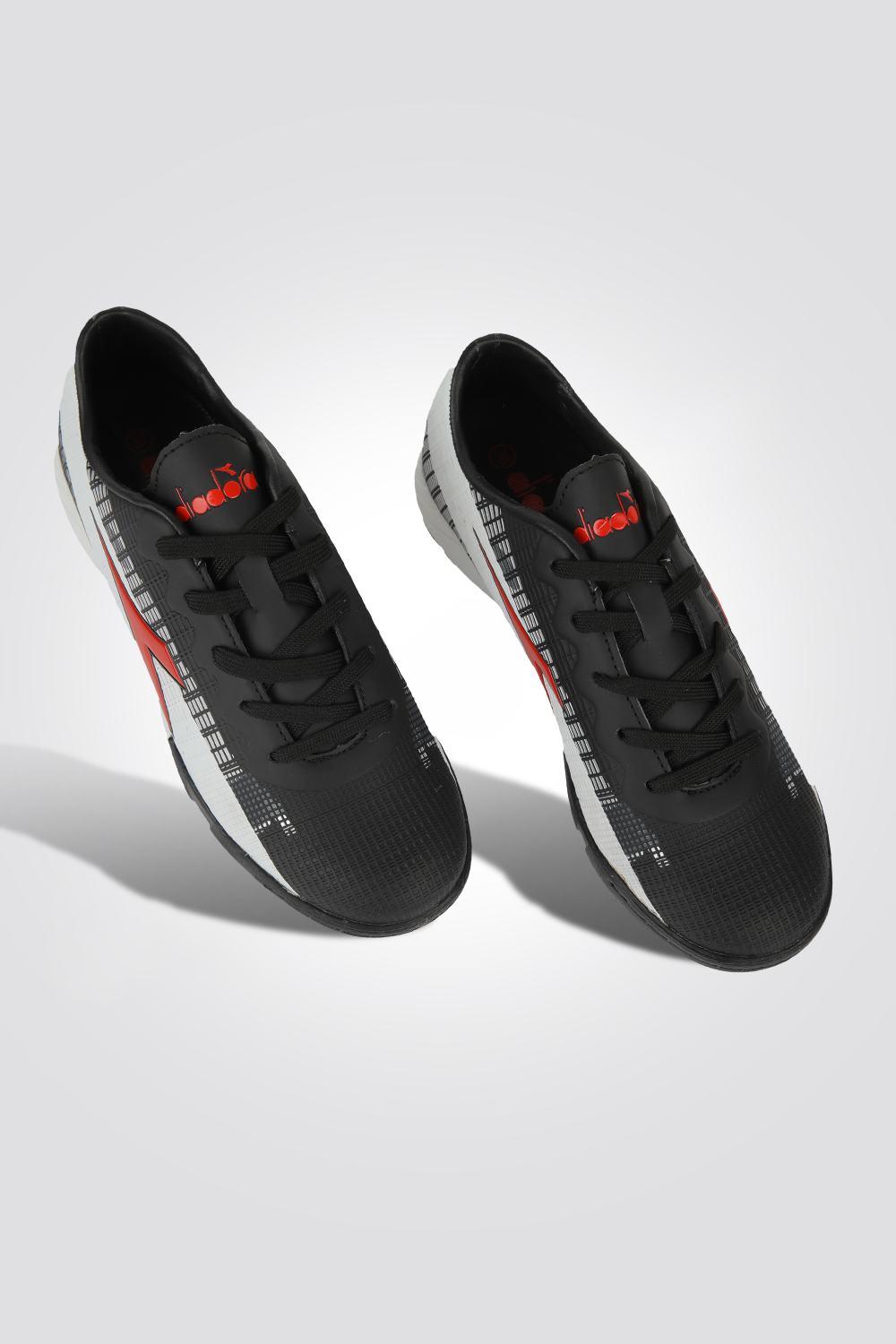 נעלי קטרגל לילדים ונוער דמיאן בצבע שחור לבן ואדום