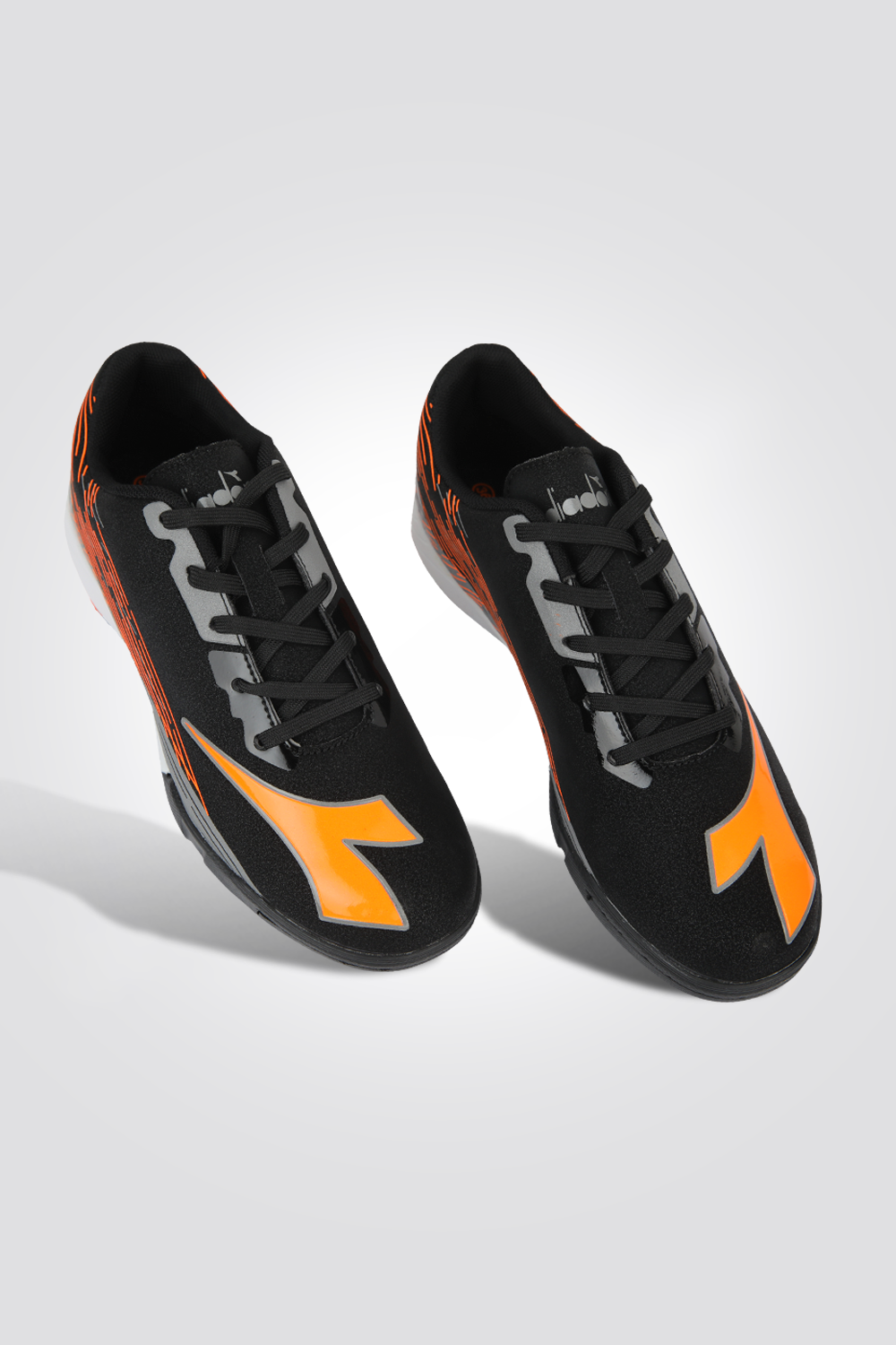 נעלי קטרגל לילדים ונוער דגם גרייסון בצבע שחור וכתום