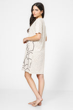 כותונת פו הדוב מנומרת בצבע בז'