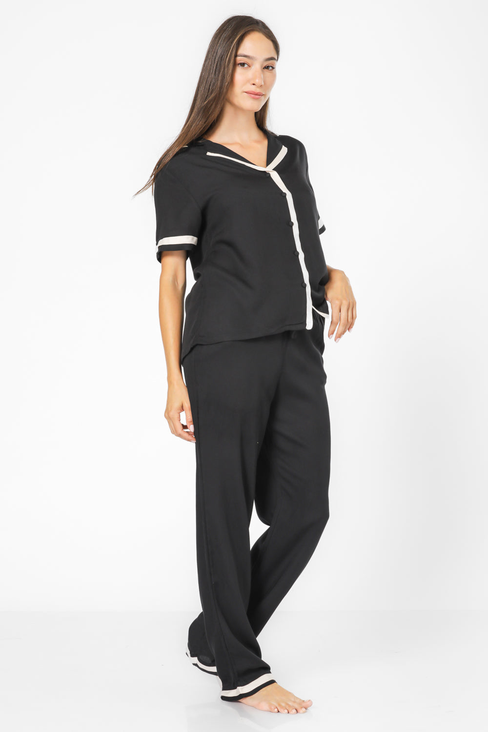 סט פיג’מה מכופתרת MODAL בצבע שחור