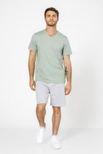 טישירט לגבר בצבע ירוק צווארון V