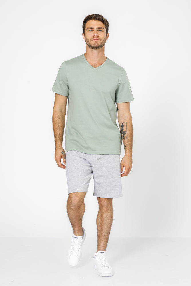 טישירט לגבר בצבע ירוק צווארון V