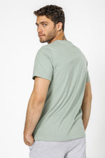 טישירט בצבע ירוק צווארון V