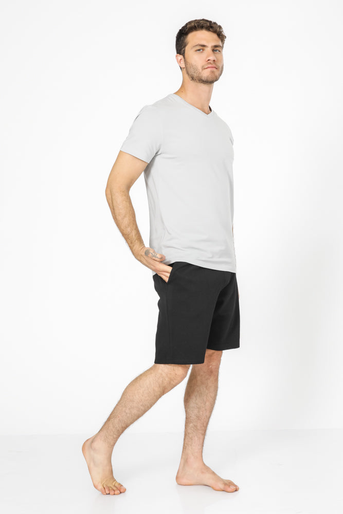 טישירט לגבר בצבע אפור עם צאוורון V 