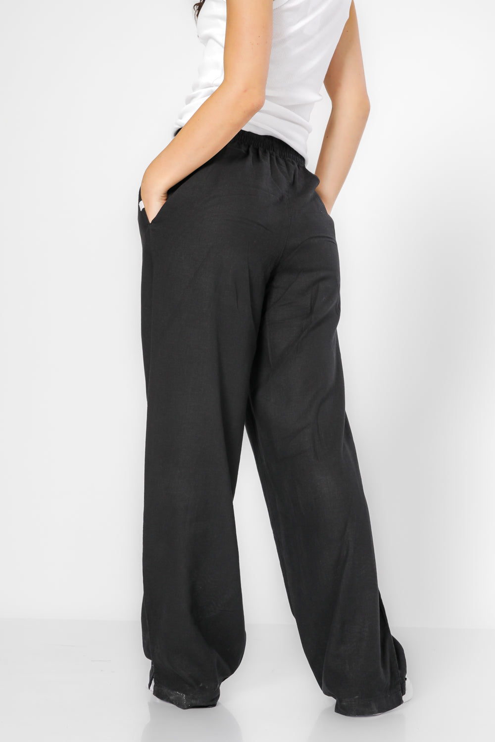 מכנסיים ארוכים בצבע שחור