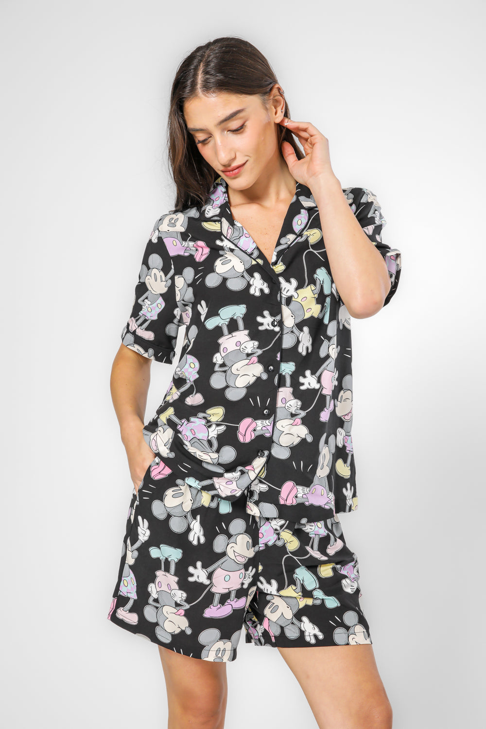 סט פיג’מה קצרה מכופתרת מבד אריג MICKEY POP