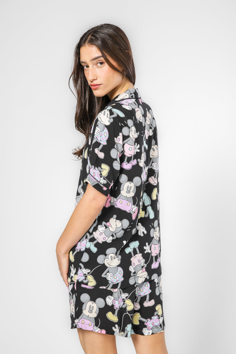 סט פיג’מה קצרה מכופתרת מבד אריג MICKEY POP