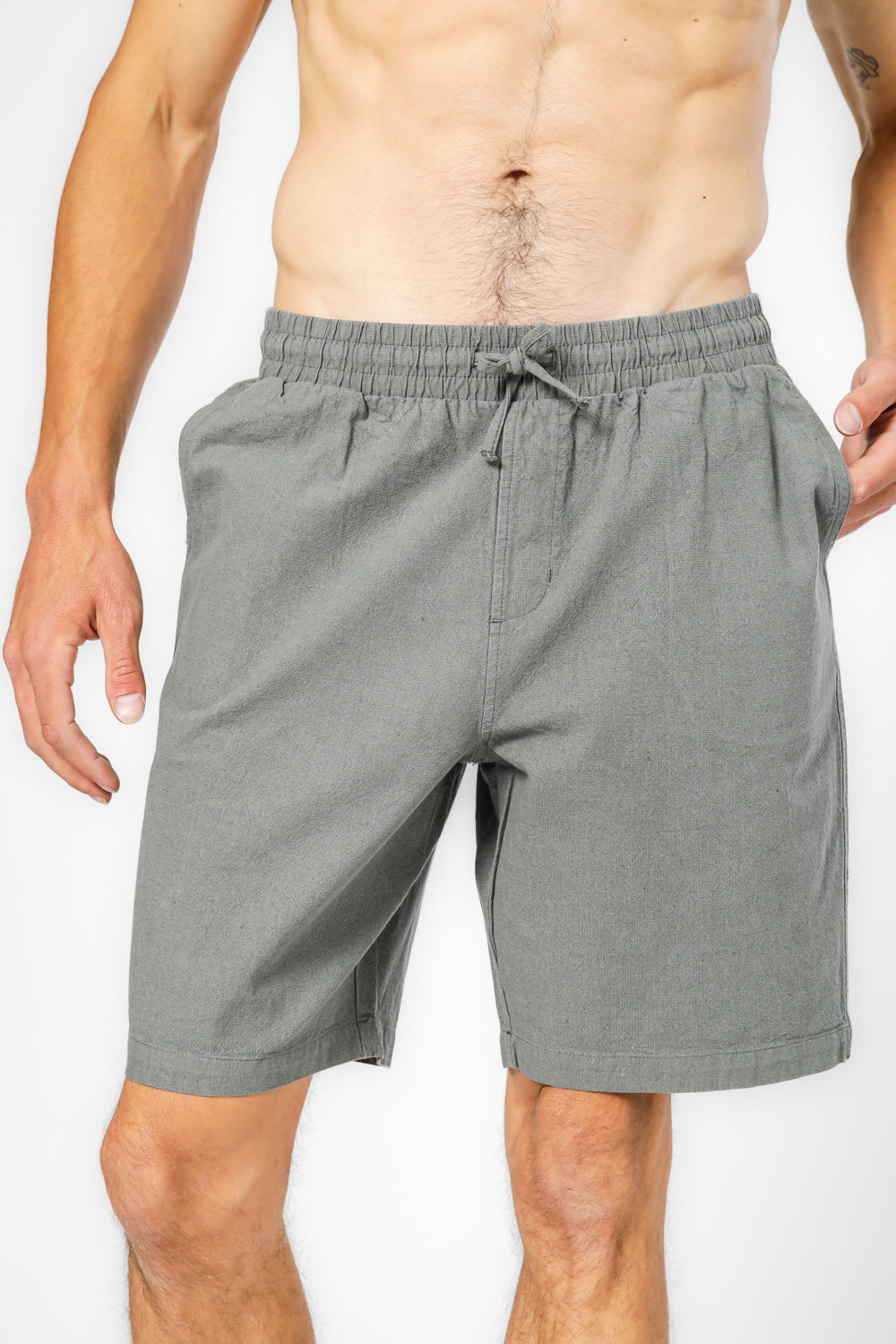 מכנסים קצרים מבד אריג ירוק זית