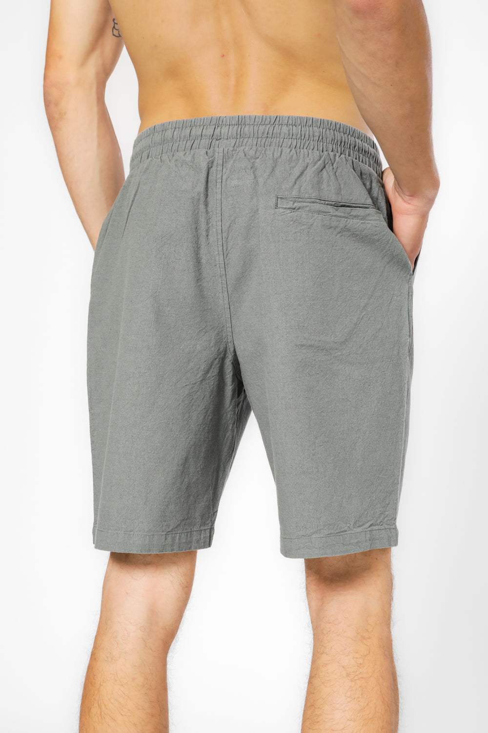 מכנסים קצרים מבד אריג ירוק זית