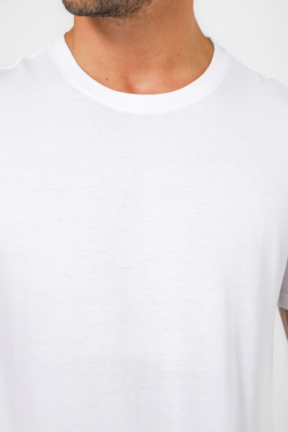 חולצה קצרה עם צאוורון עגול