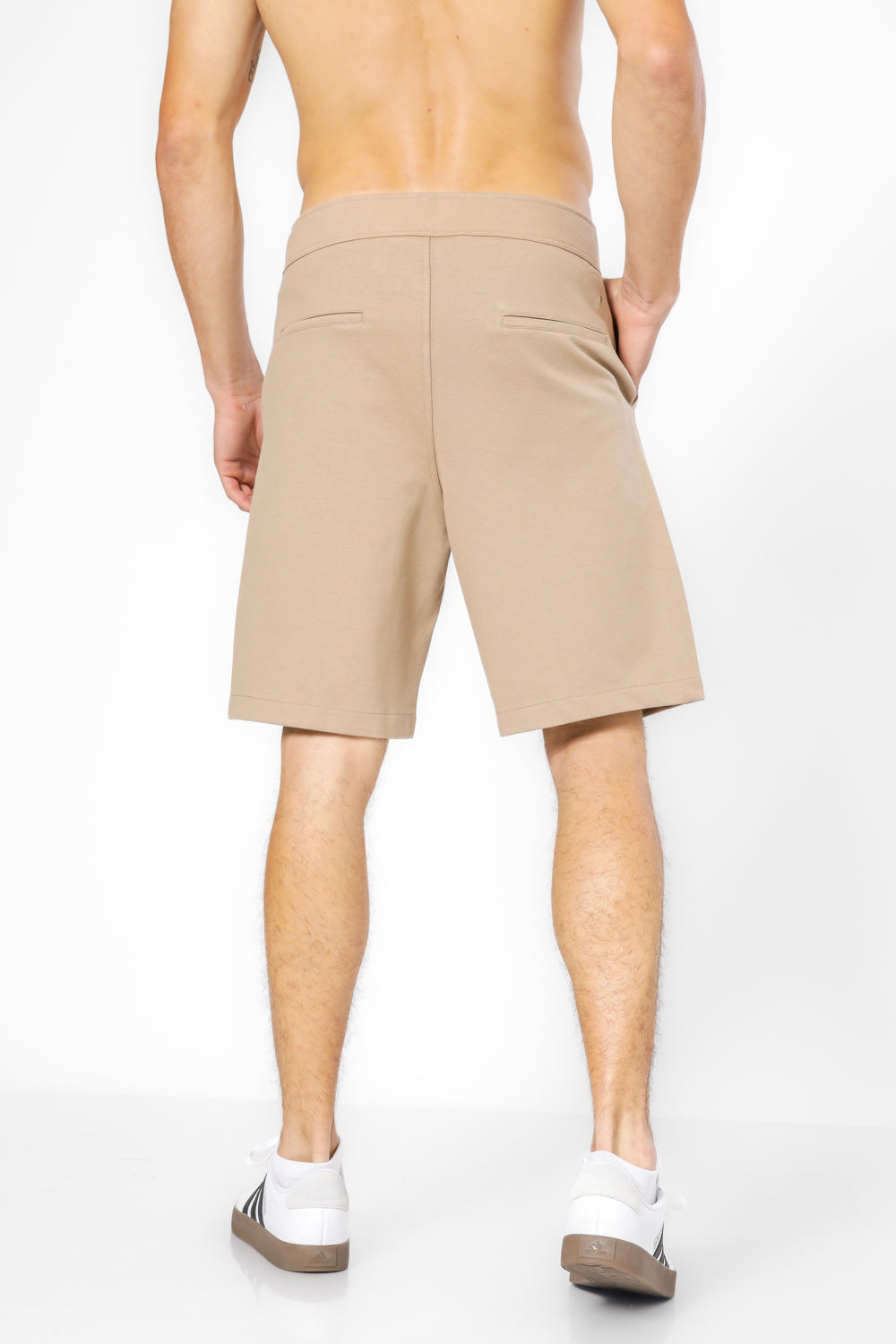 מכנסי ברמודה מבד סרוג בצבע בז'