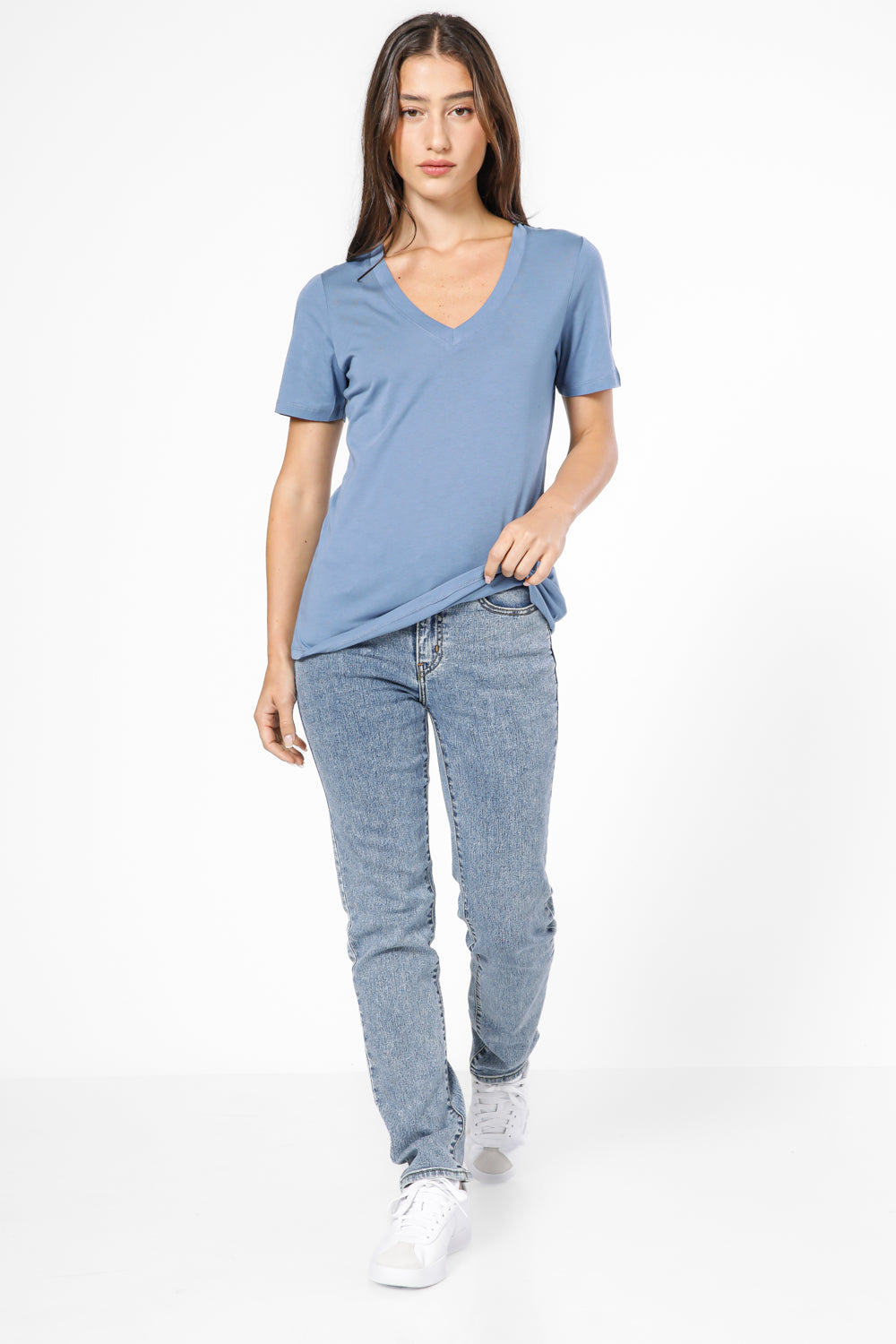 חולצה קצרה כחולה צווארון וי