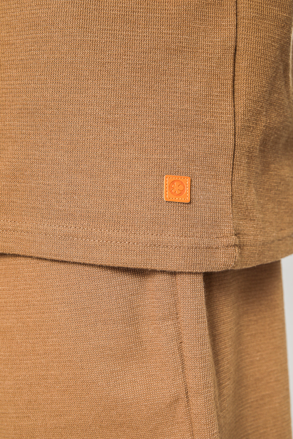 חולצת טישירט קצרה WAFFLE בצבע חום