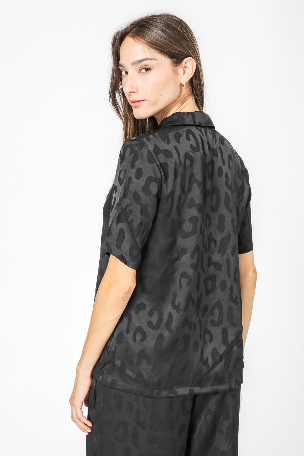 סט פיג’מה מכופתרת LEOPARD בצבע שחור