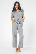 פיג’מה באורך 7/8 GOLDEN FLOWERS בצבע אפור