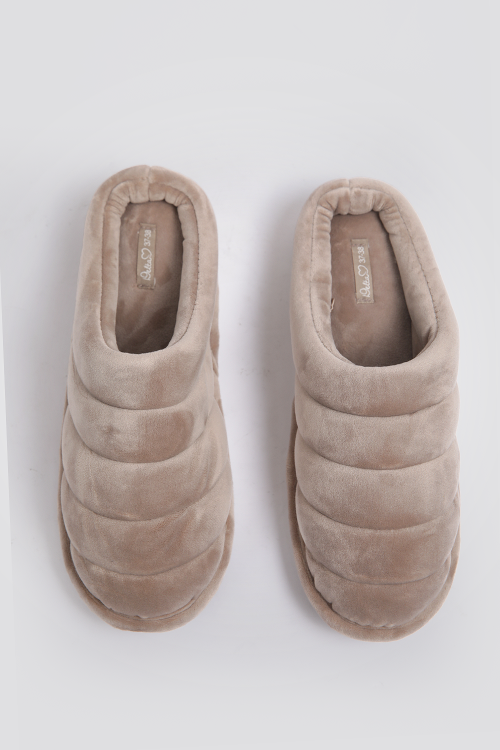 נעלי בית קטיפתיות בצבע חום