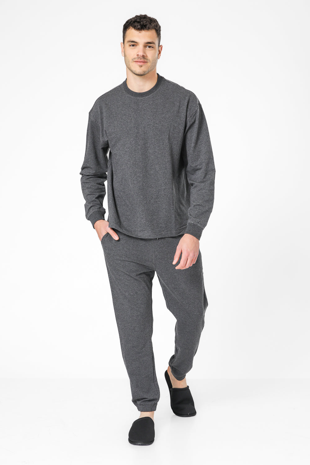 סט פנאי ארוך לגבר בצבע אפור