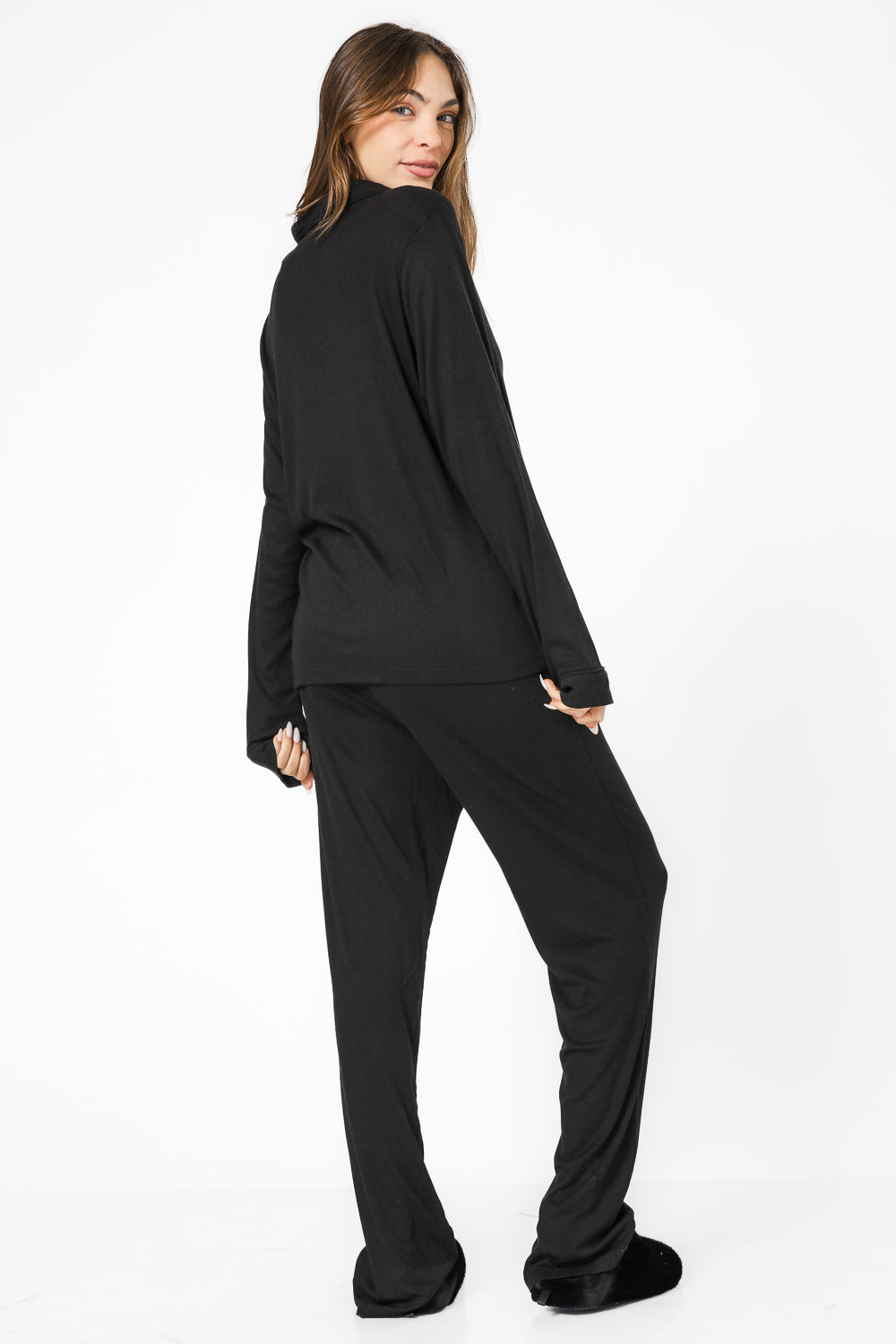 סט פיג'מה מכופתרת בצבע שחור