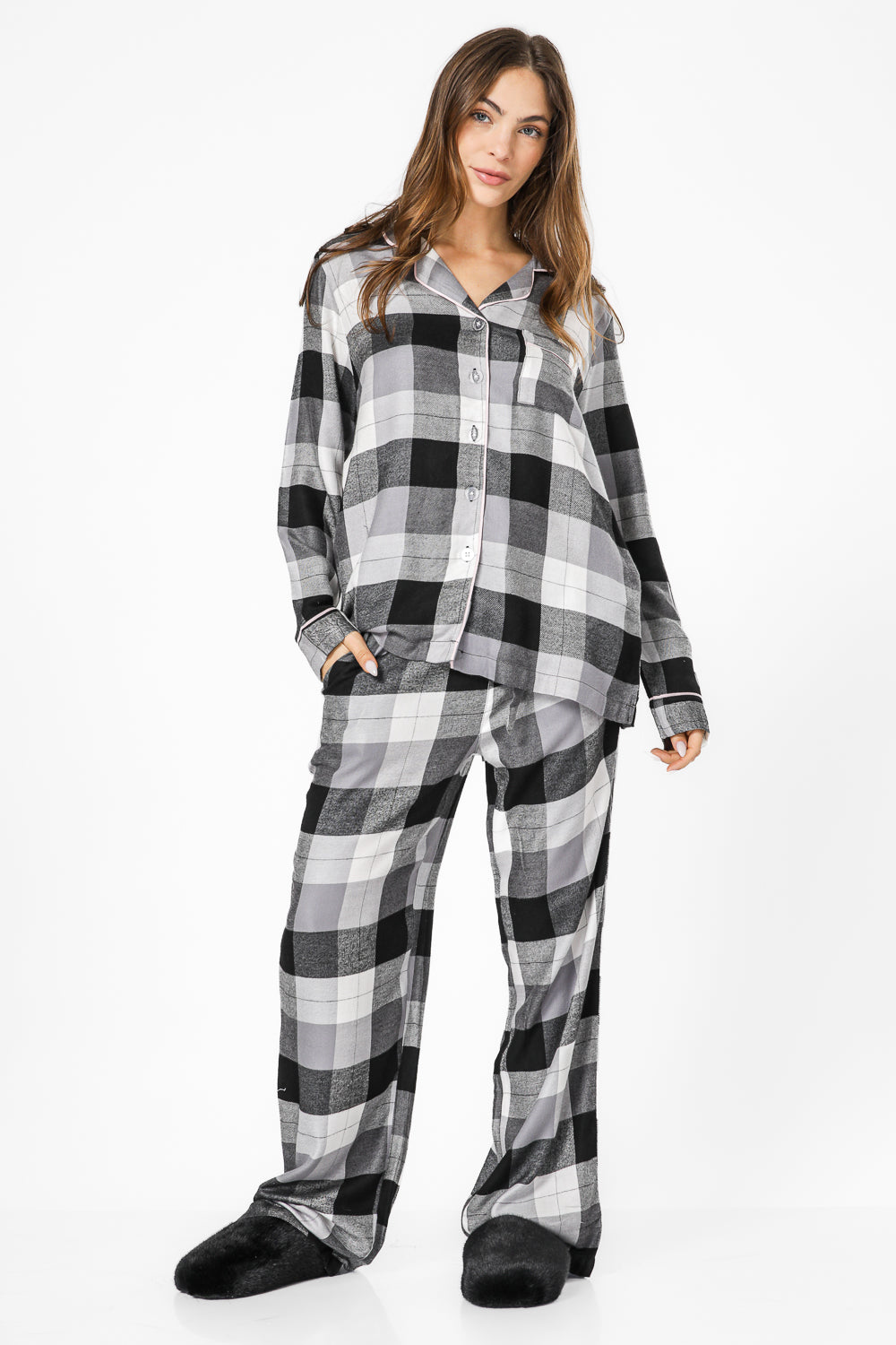 סט פיג’מה מכופתרת לנשים