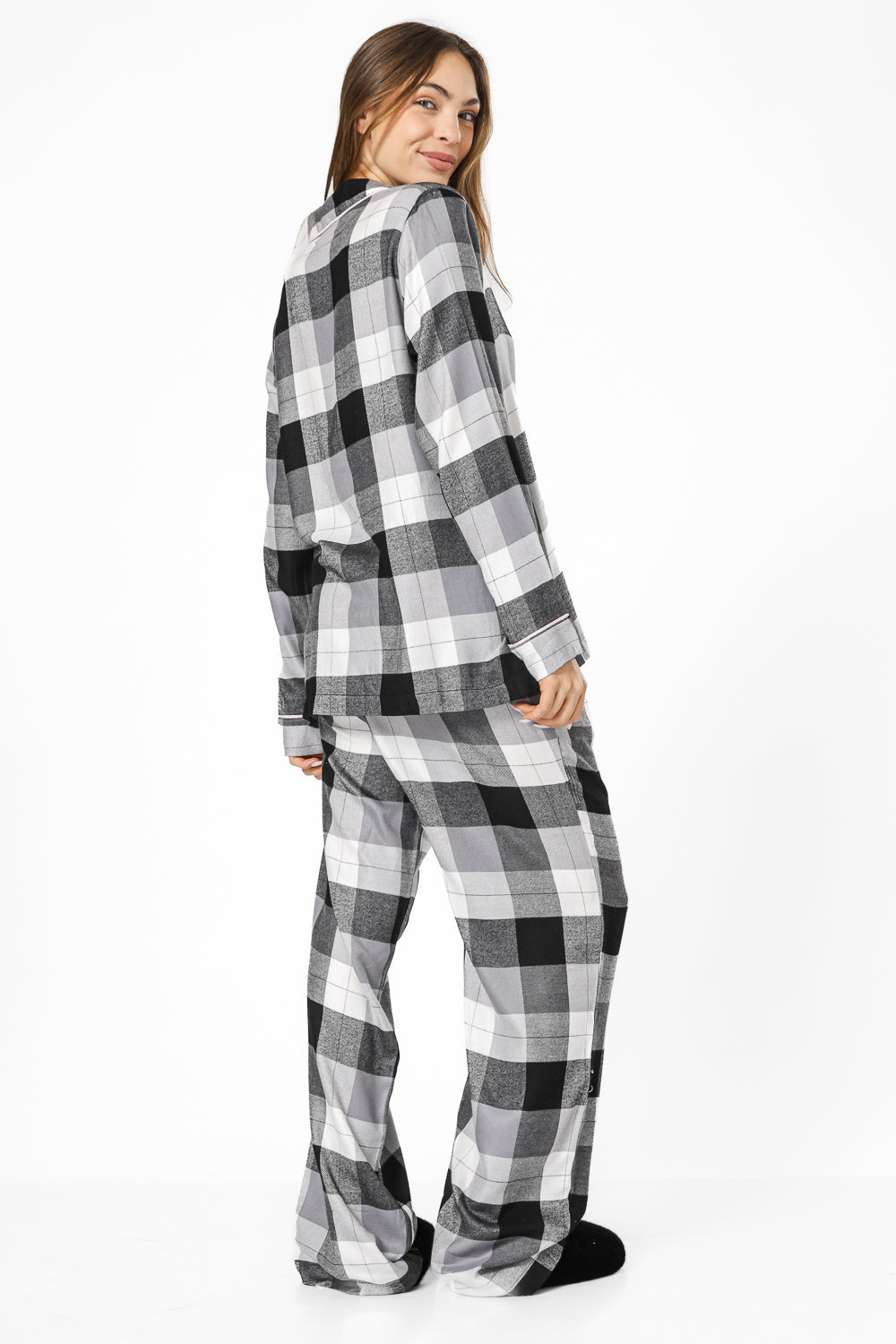 סט פיג’מה מכופתרת לנשים