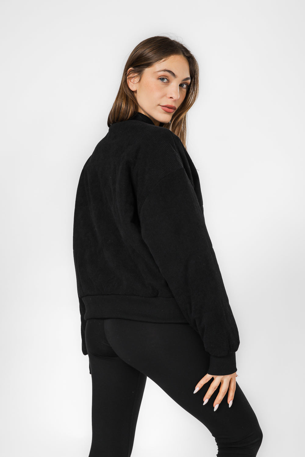 ג’קט קורדרוי לנשים בצבע שחור