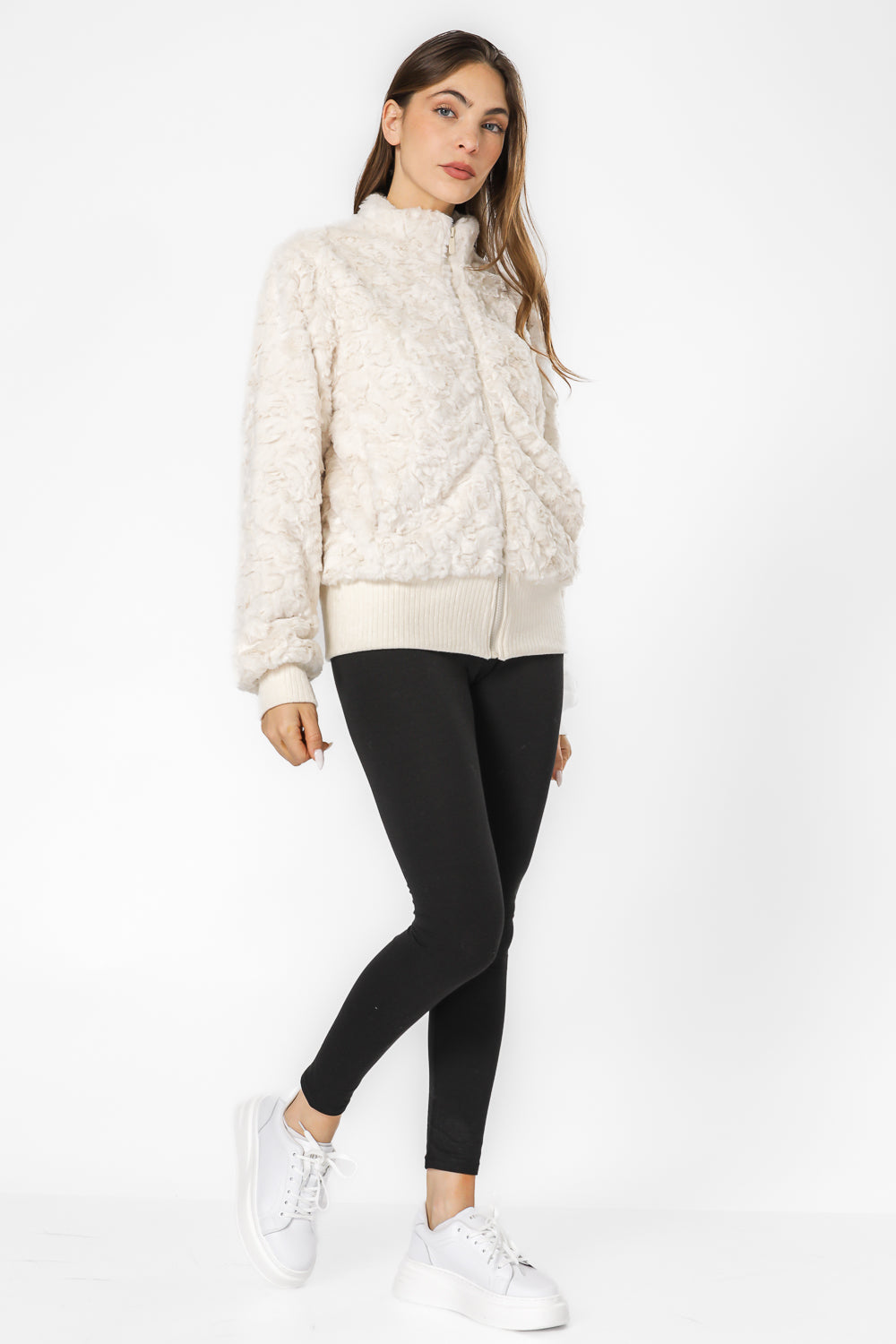 ג’קט פרוותי עם צווארון גבוה