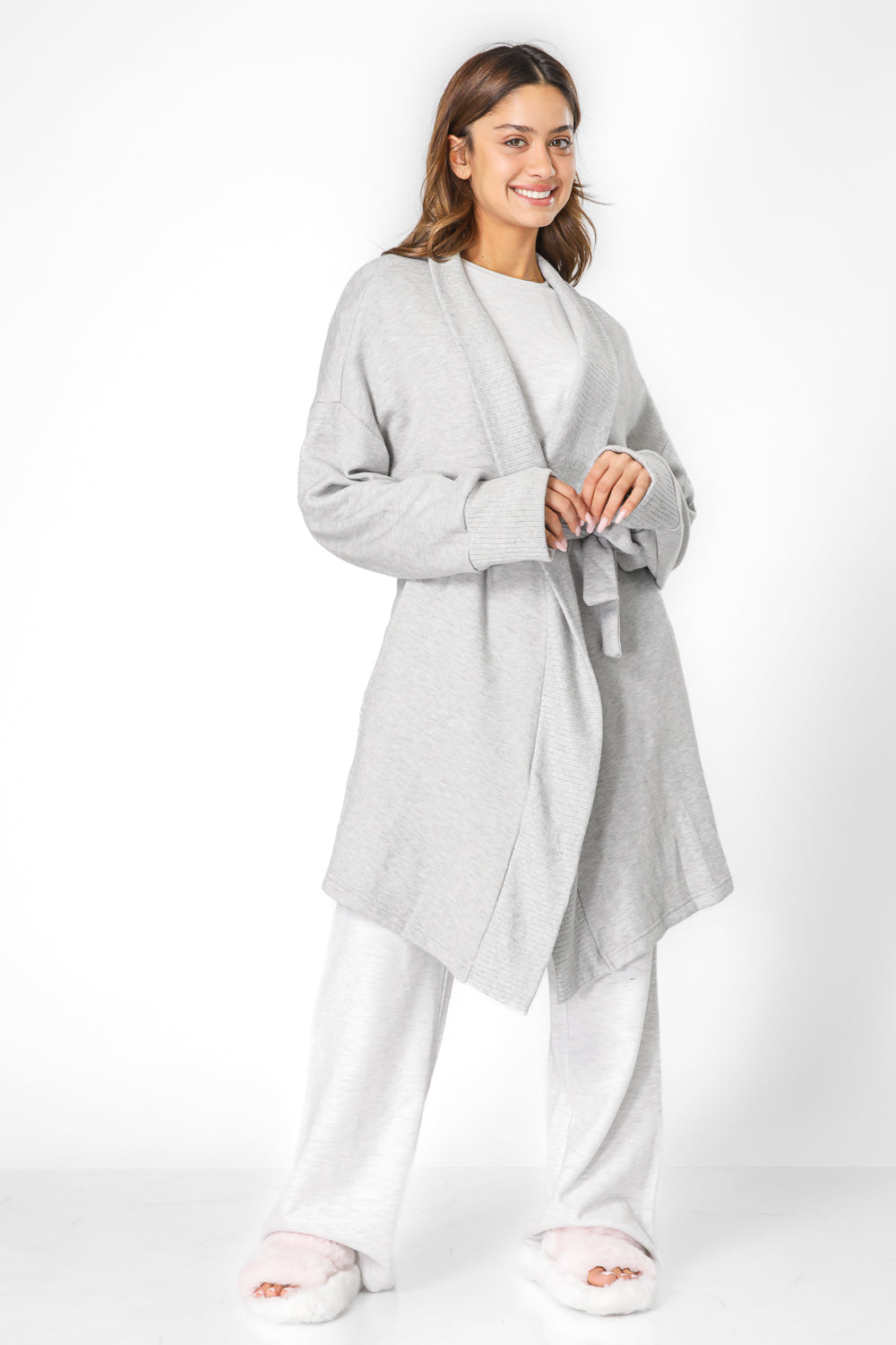 חלוק סרוג בצבע אפור בהיר