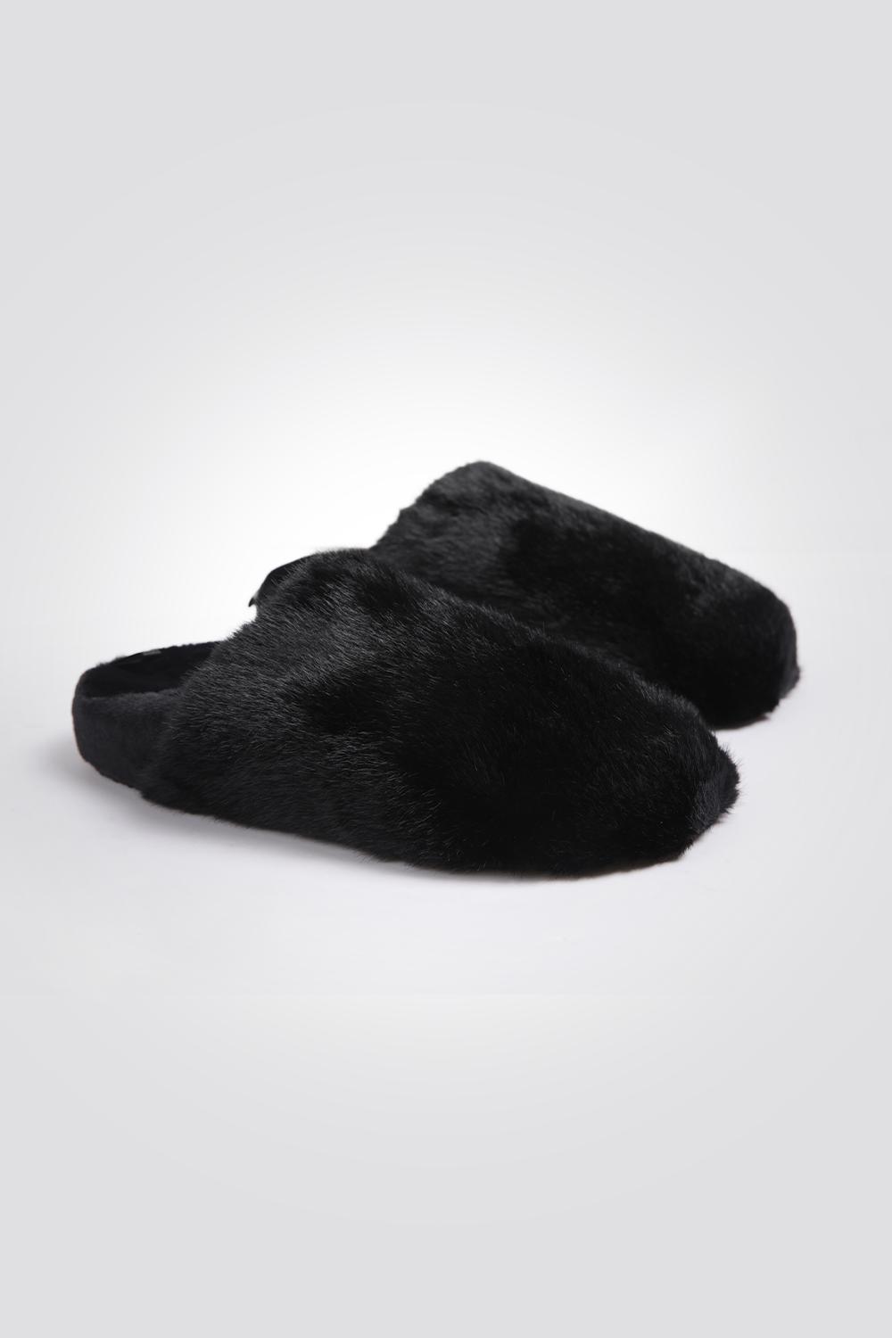 נעלי בית פרוותיות בצבע שחור לנשים