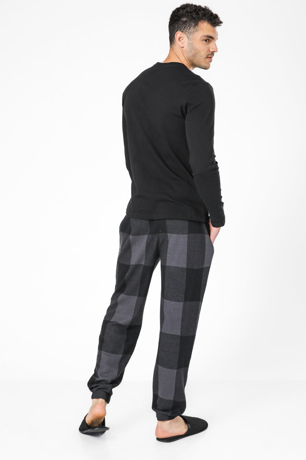 סט פיג’מה אינטרלוק ופלנל לגבר בצבע שחור