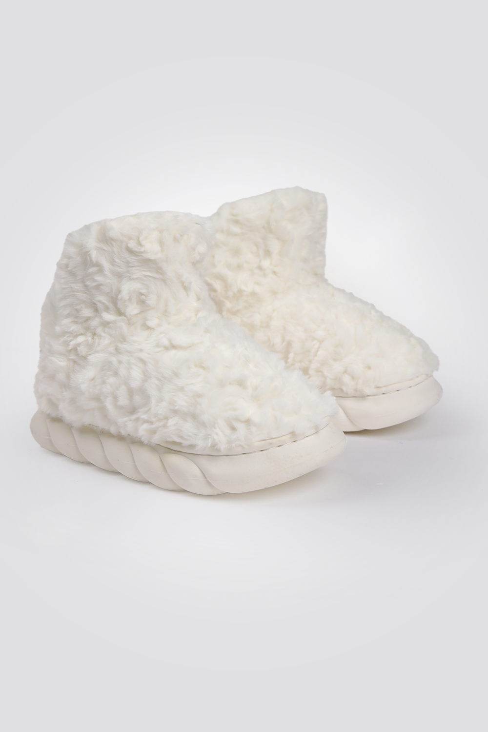 נעלי בית מגפונים פרוותיים לבן