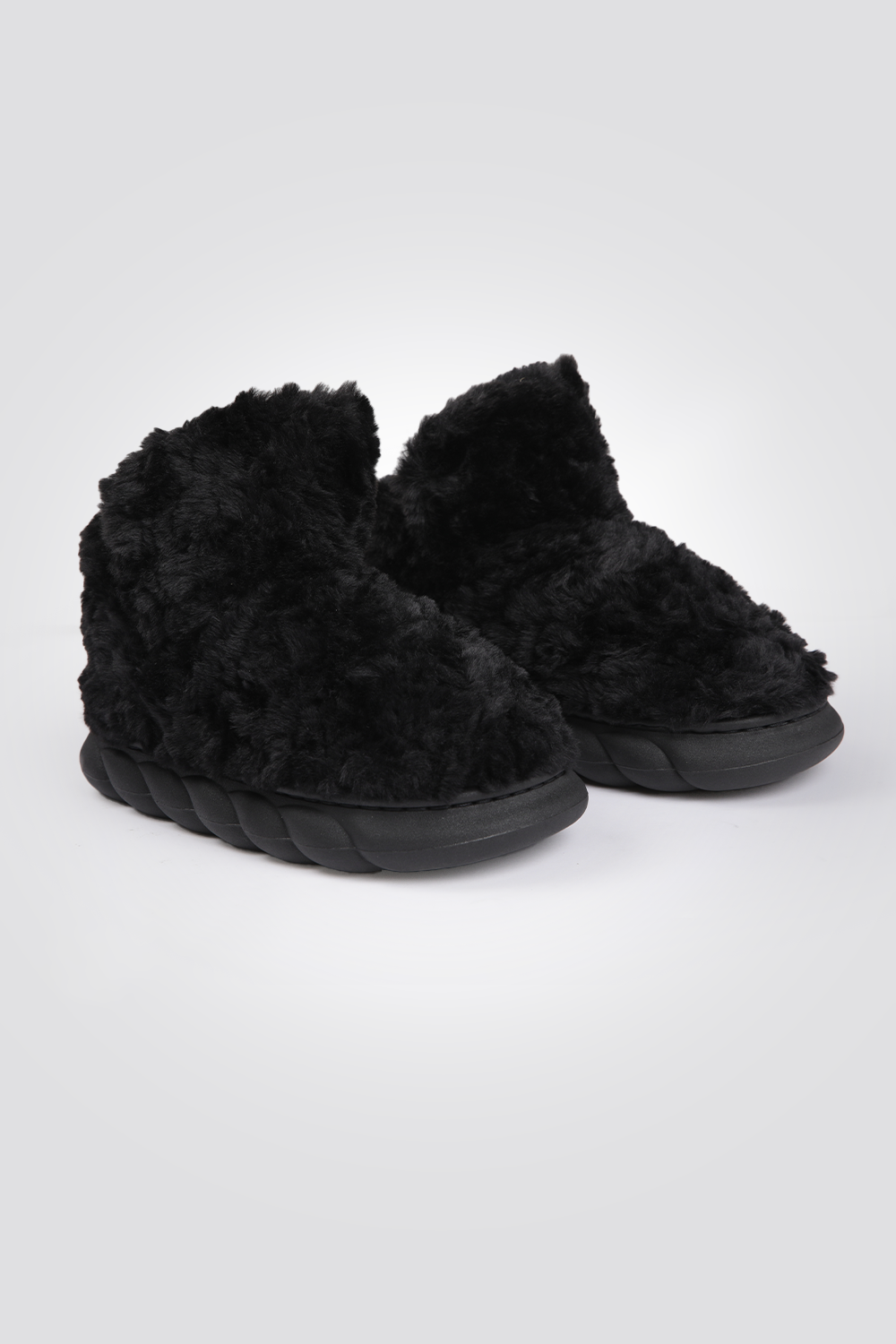 נעלי בית מגפונים פרוותיים שחור