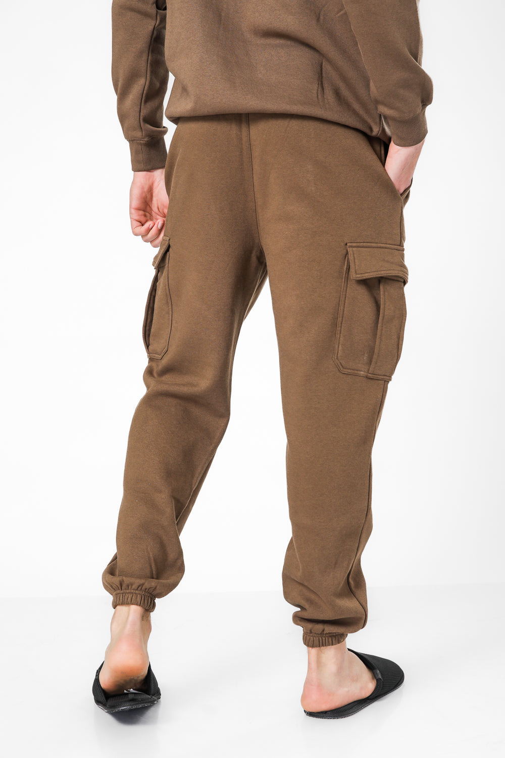 מכנסי פוטר עם כיסי דגמ”ח בצבע חום