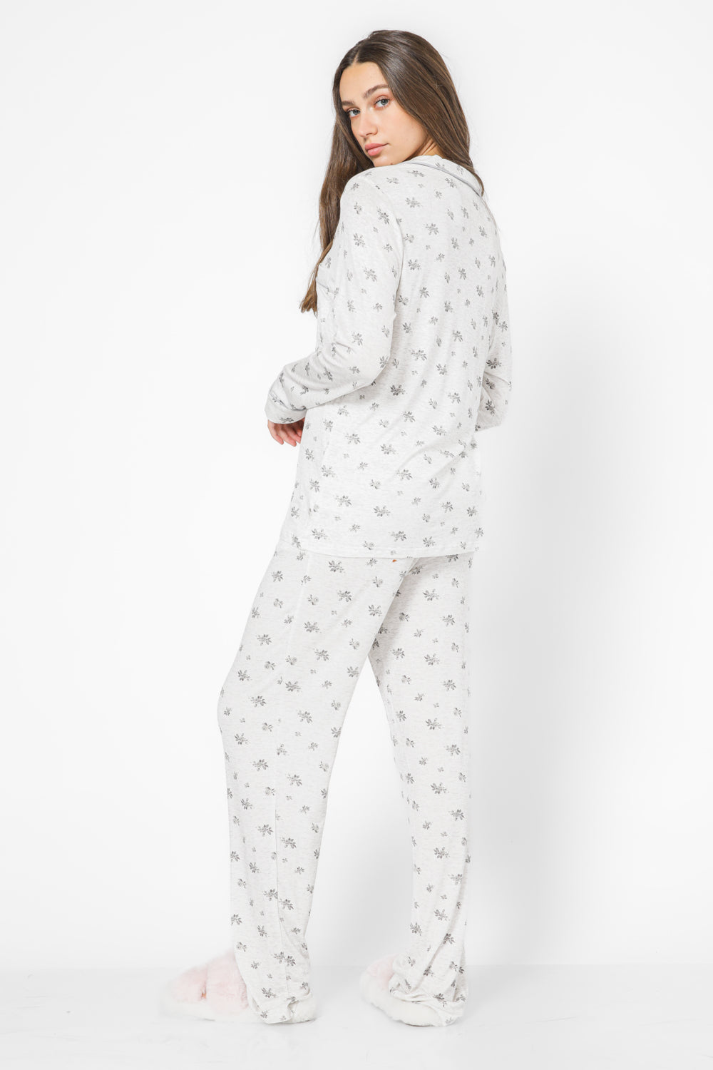סט פיג’מה מכופתרת דקה FLOWERS בצבע אפור