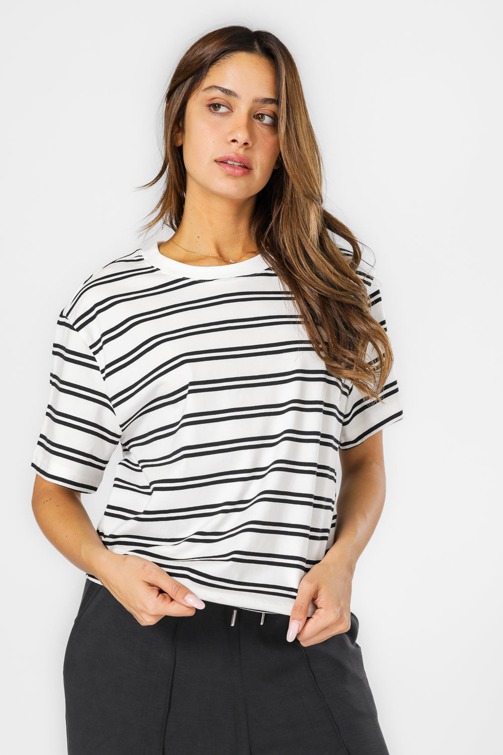 חולצת קרופ קצרה פסים צווארון עגול