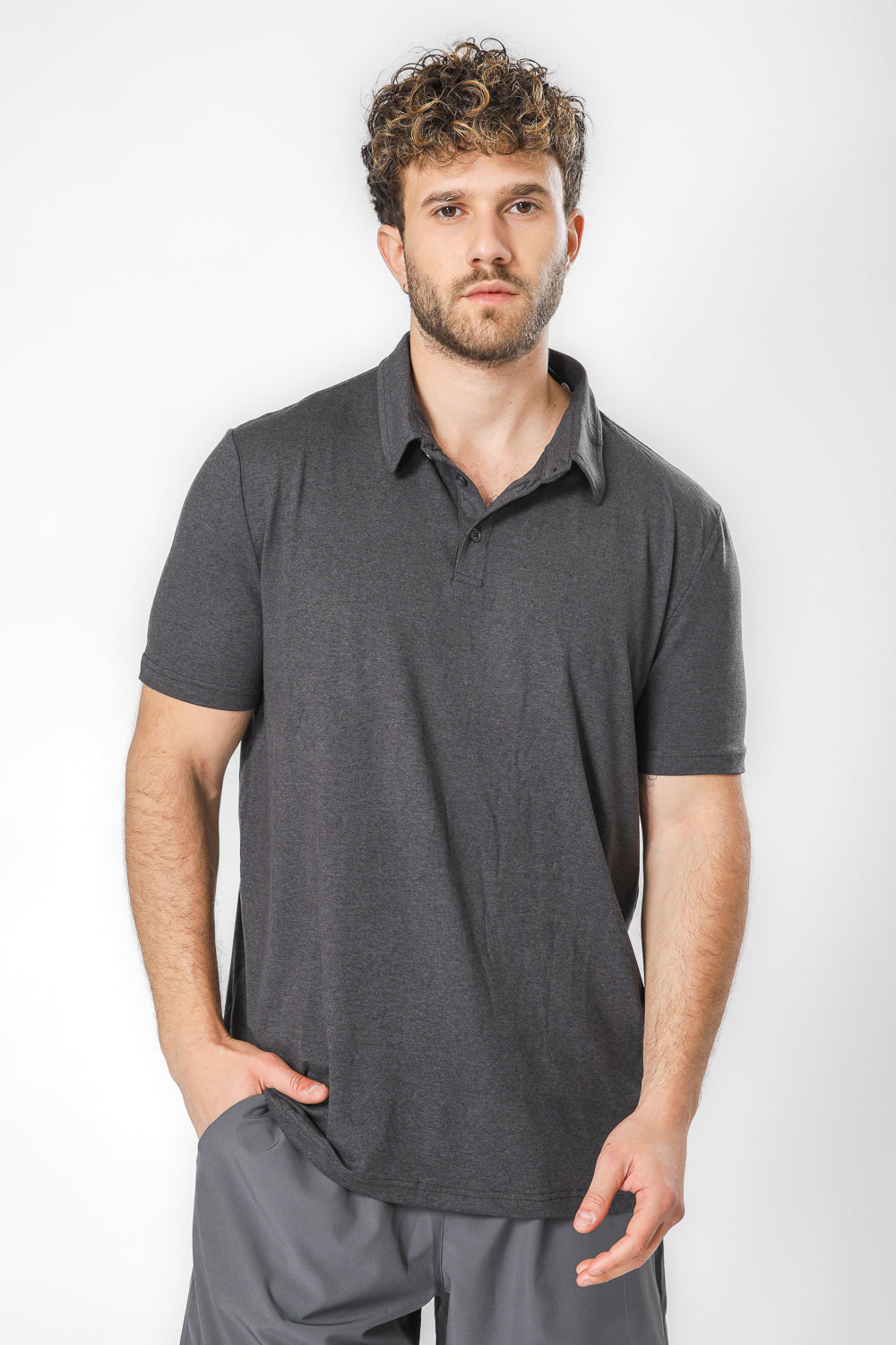 חולצת פולו אקטיב קצרה בצבע שחור