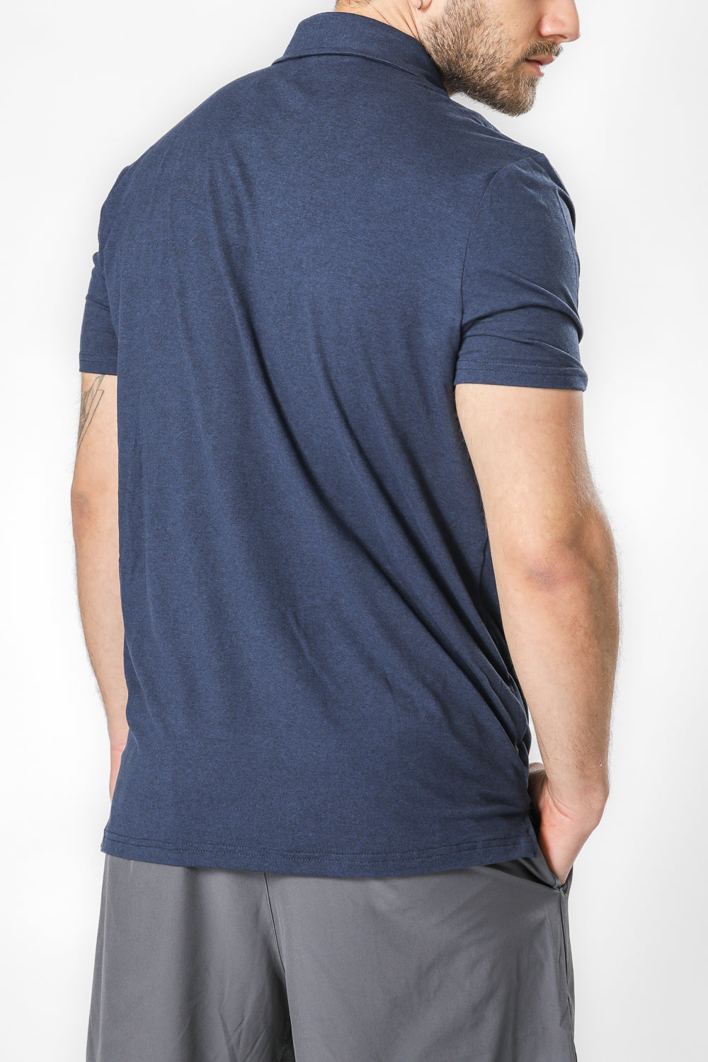 חולצת פולו אקטיב קצרה בצבע כחול ג'ינס