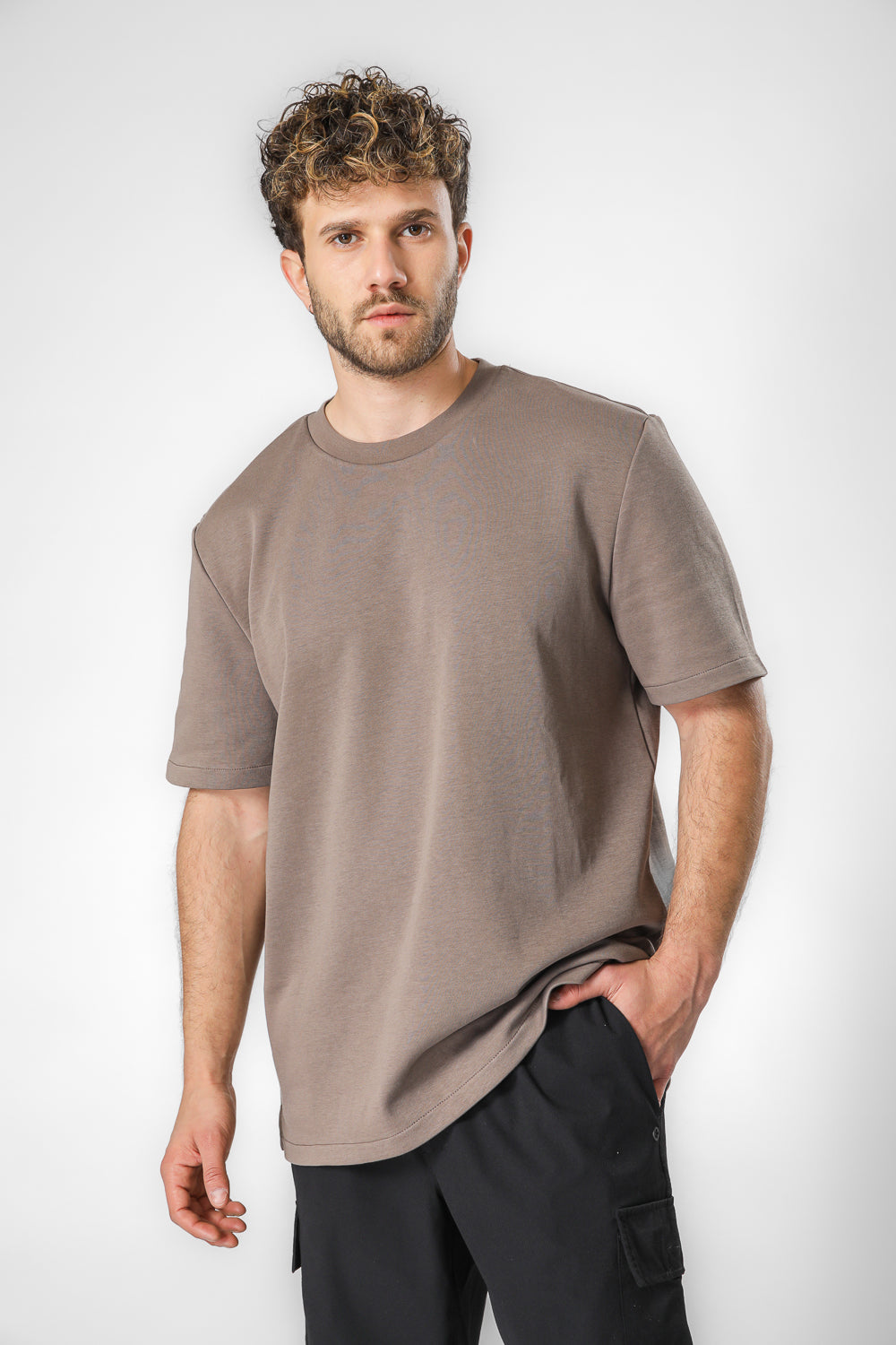 חולצה קצרה לגבר בגזרה לוס צווארון עגול