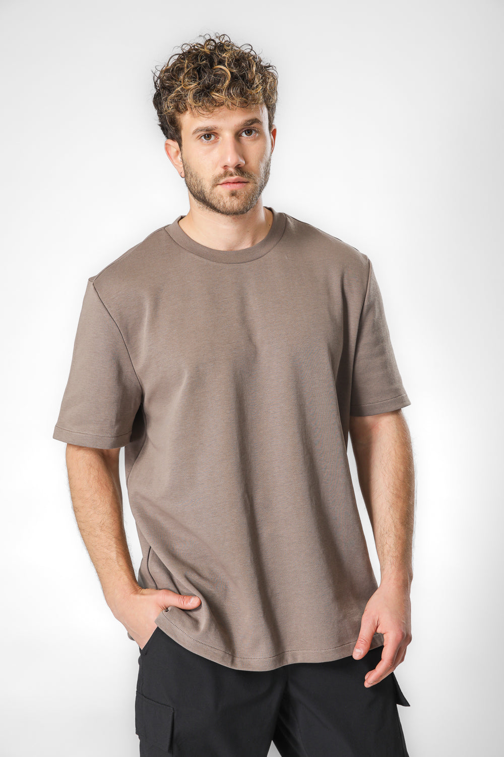 חולצה קצרה לגבר בגזרה לוס צווארון עגול