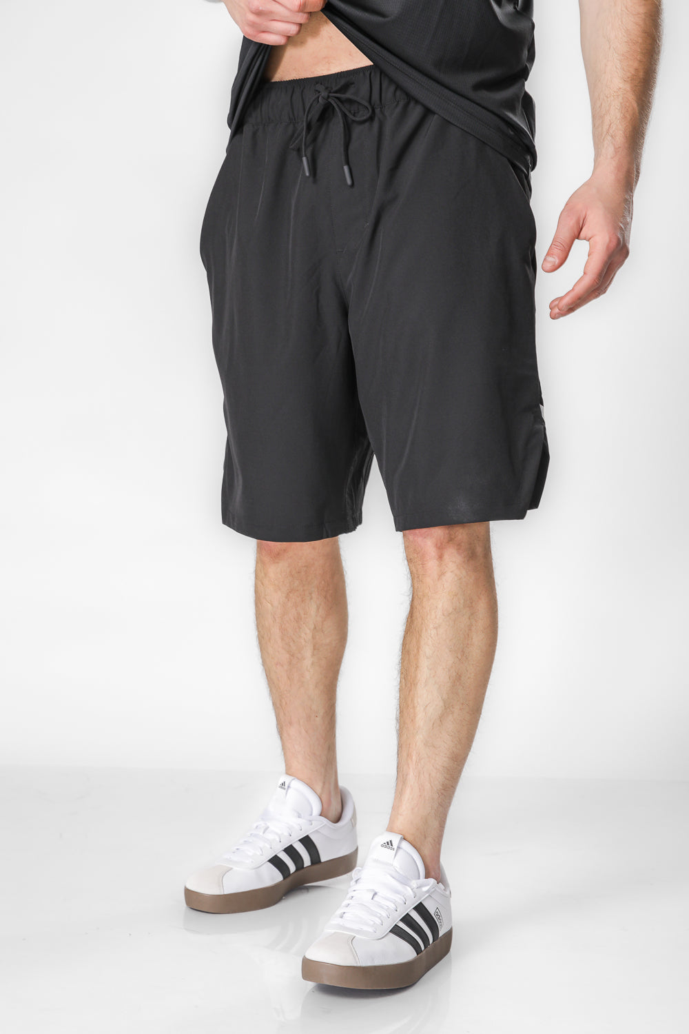 מכנסי ריצה קצרים אורך 9’’ בצבע שחור