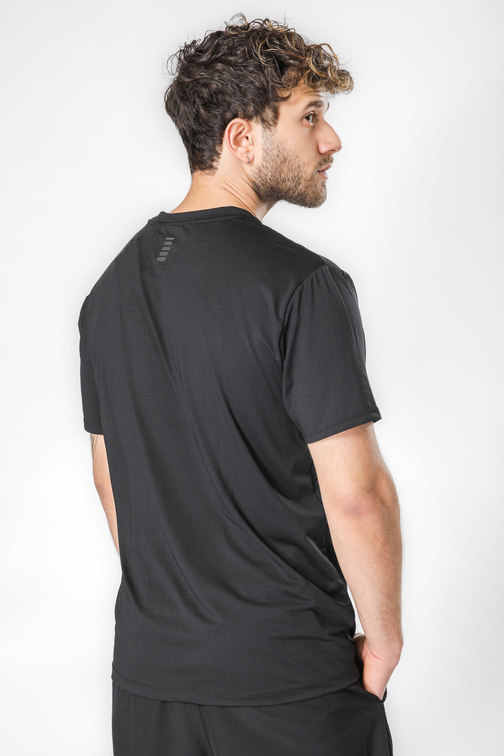 חולצת אקטיב קצרה