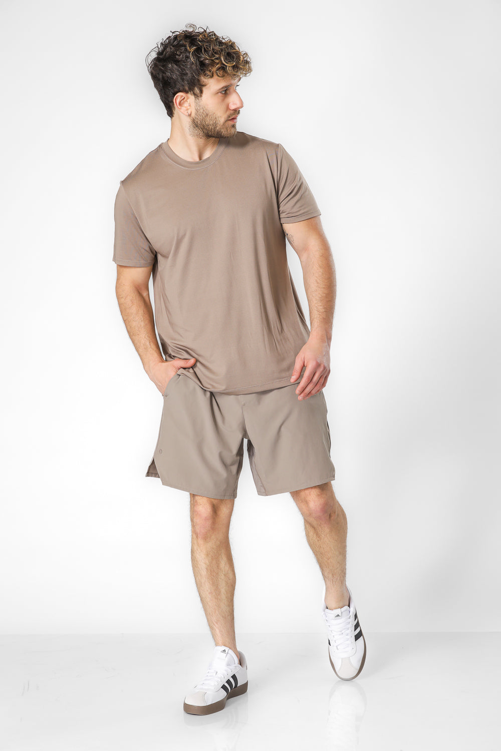 חולצת אקטיב קצרה