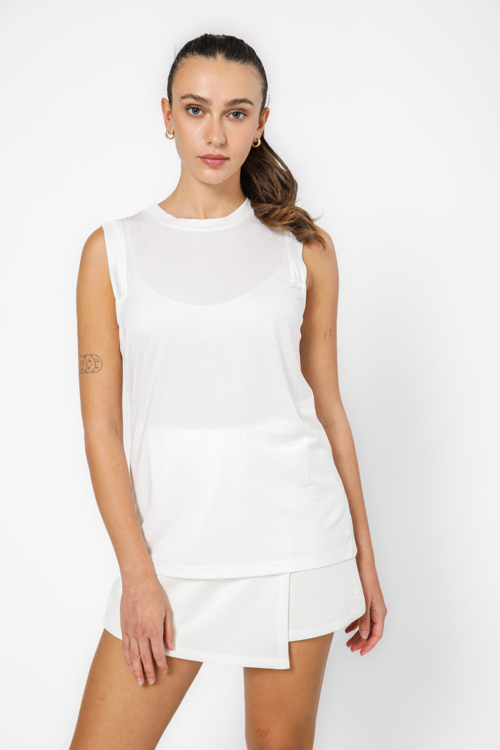 גופייה לנשים עם צווארון עגול