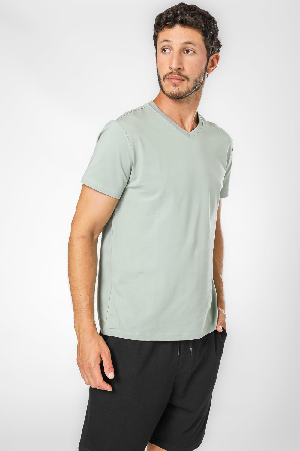 חולצה קצרה מנדפת זיעה צווארון V SLIM