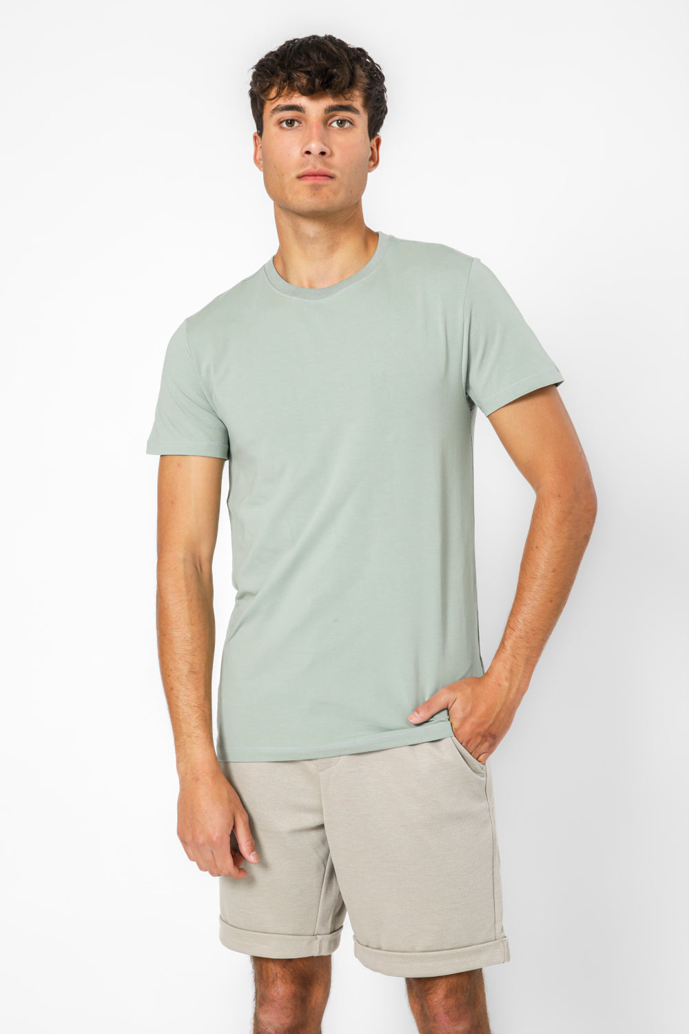 חולצה קצרה עם צווארון עגול