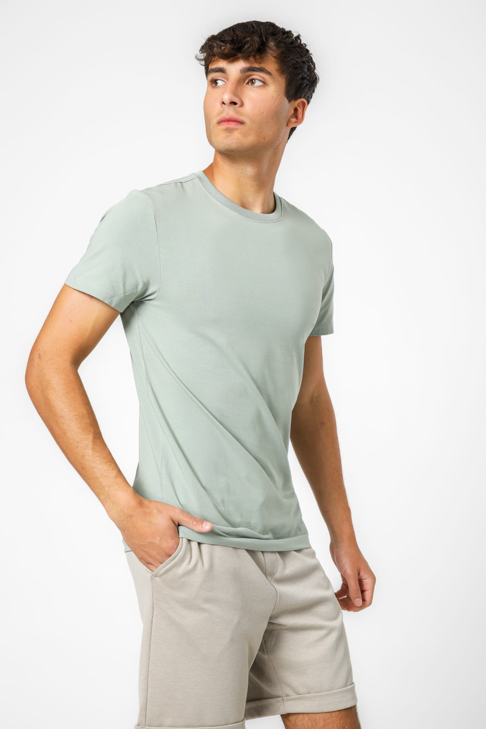 חולצה קצרה עם צווארון עגול