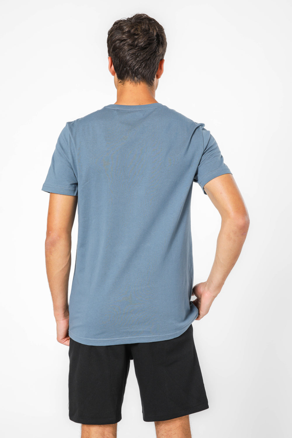 חולצה קצרה צווארון עגול מנדפת זיעה