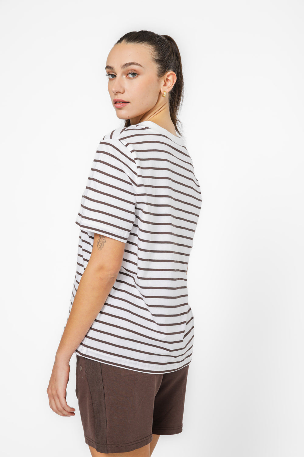 חולצה קצרה צווארון וי עם הדפס פסים