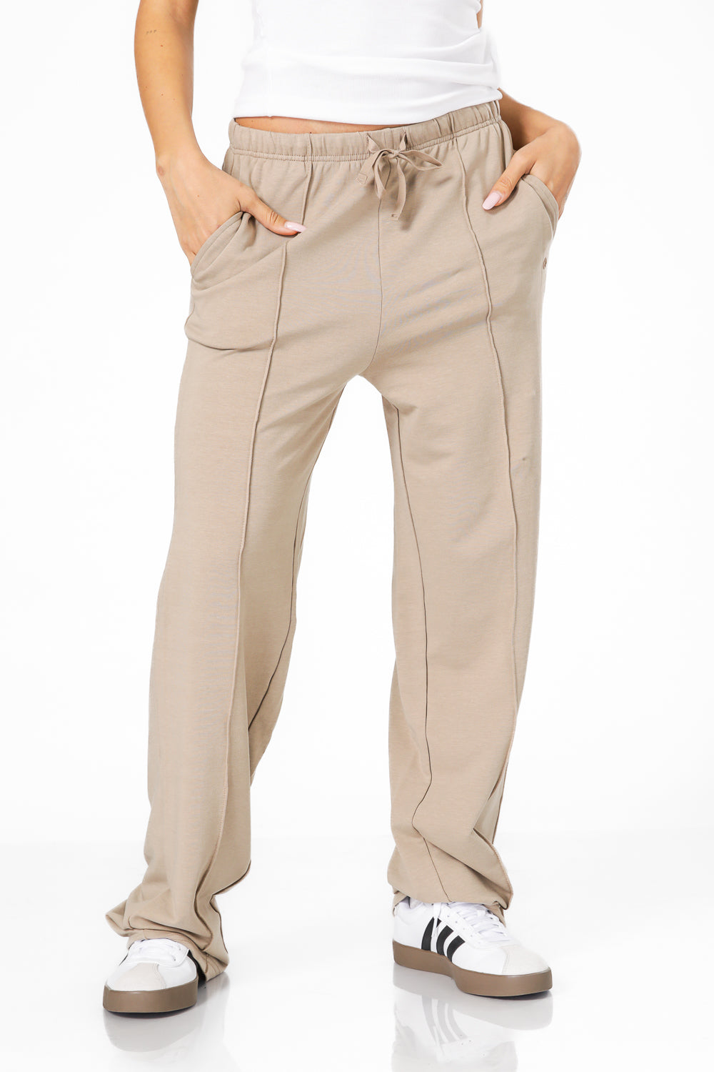 מכנסיים ארוכים דקים בצבע חום