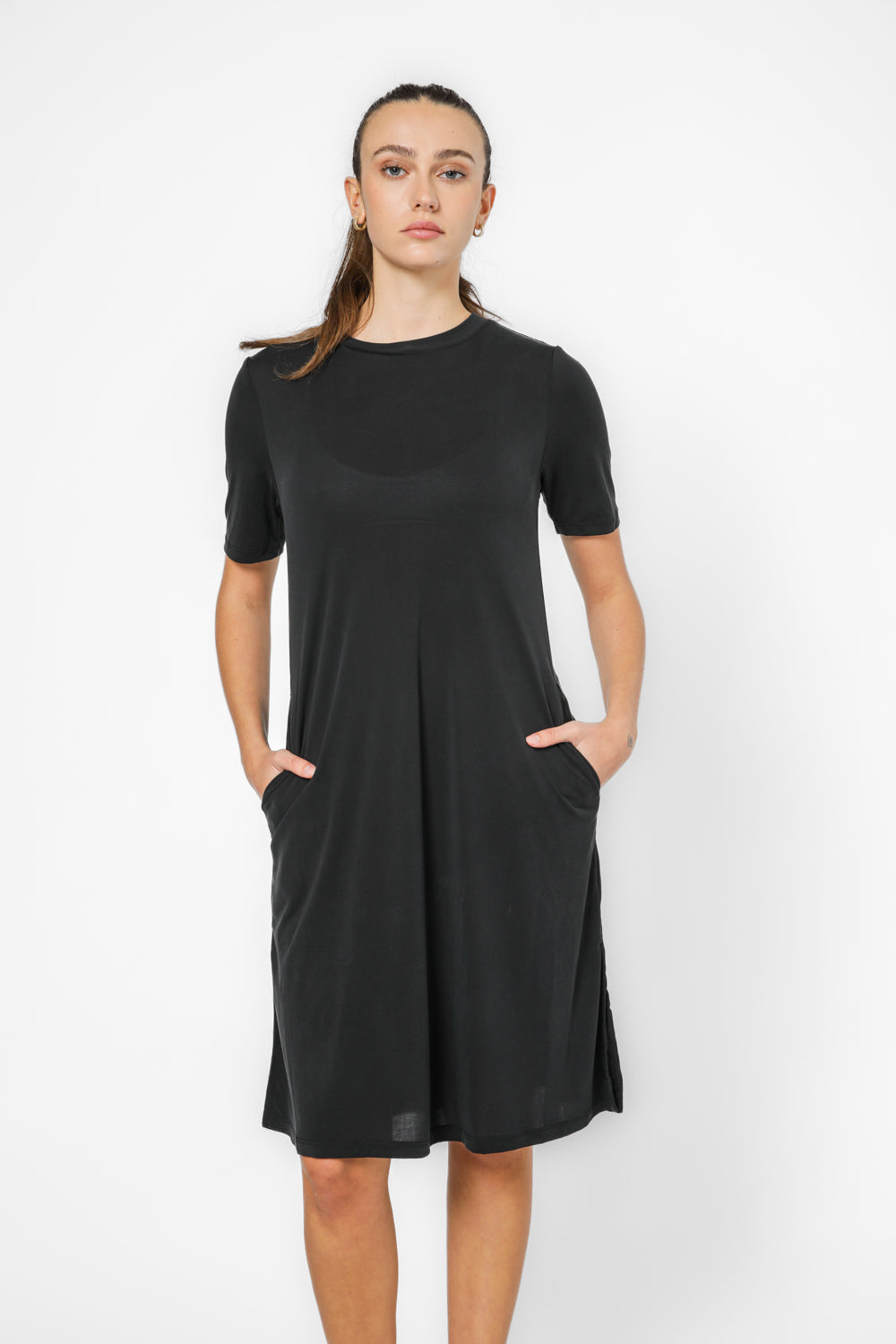 שמלה קצרה עד הברך